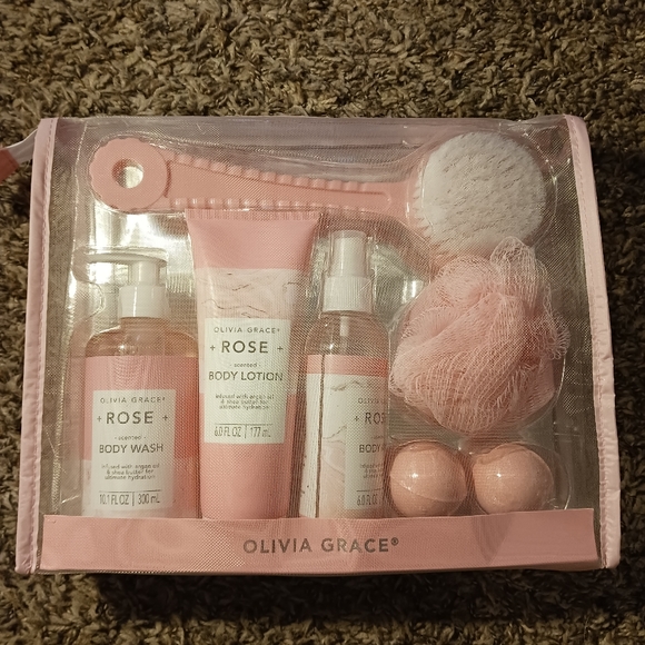 NWT! OLIVIA GRACE ROSE Beauty Set - Picture 4 of 8
